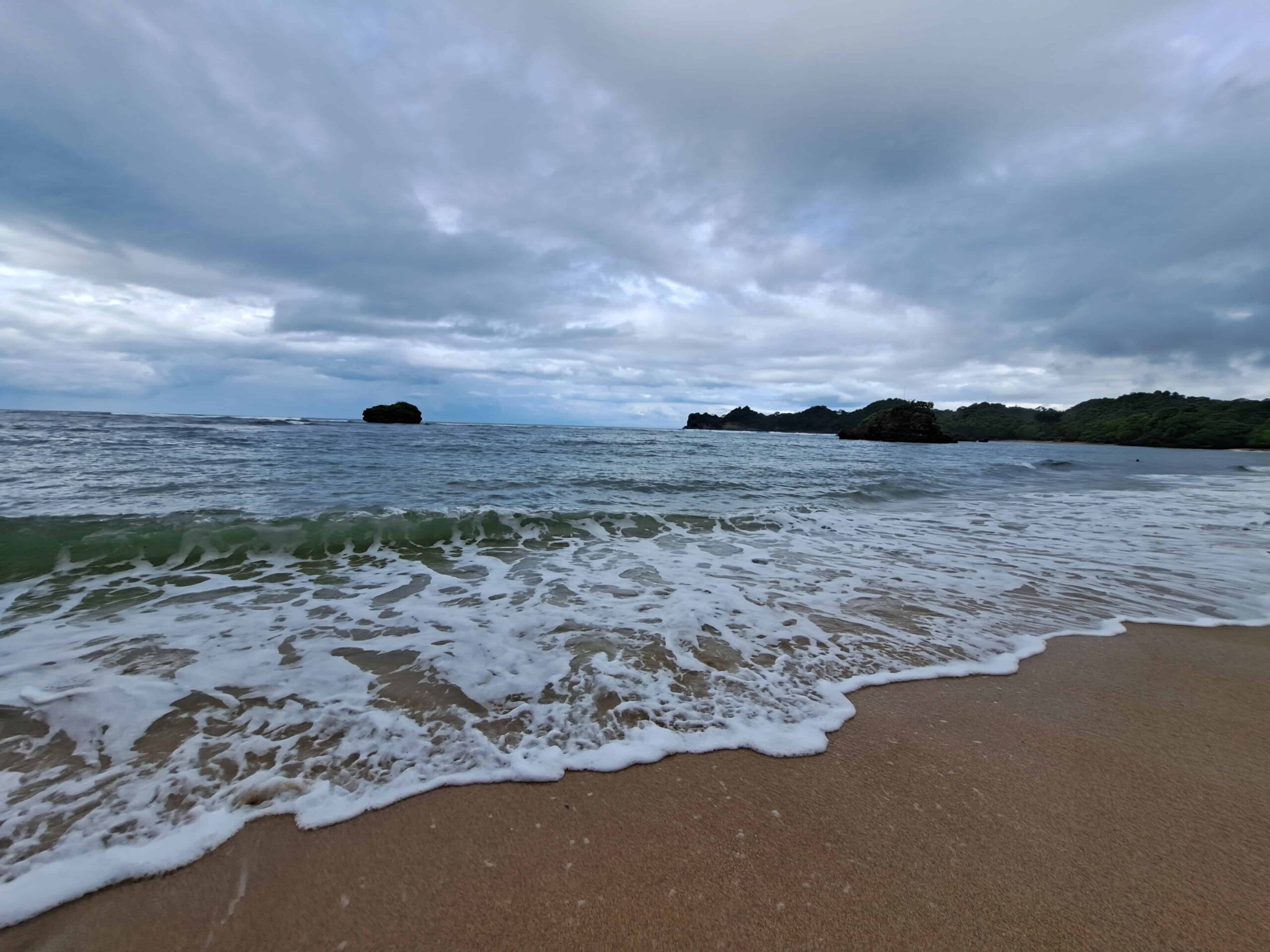 pantai kondang merak jawa timur