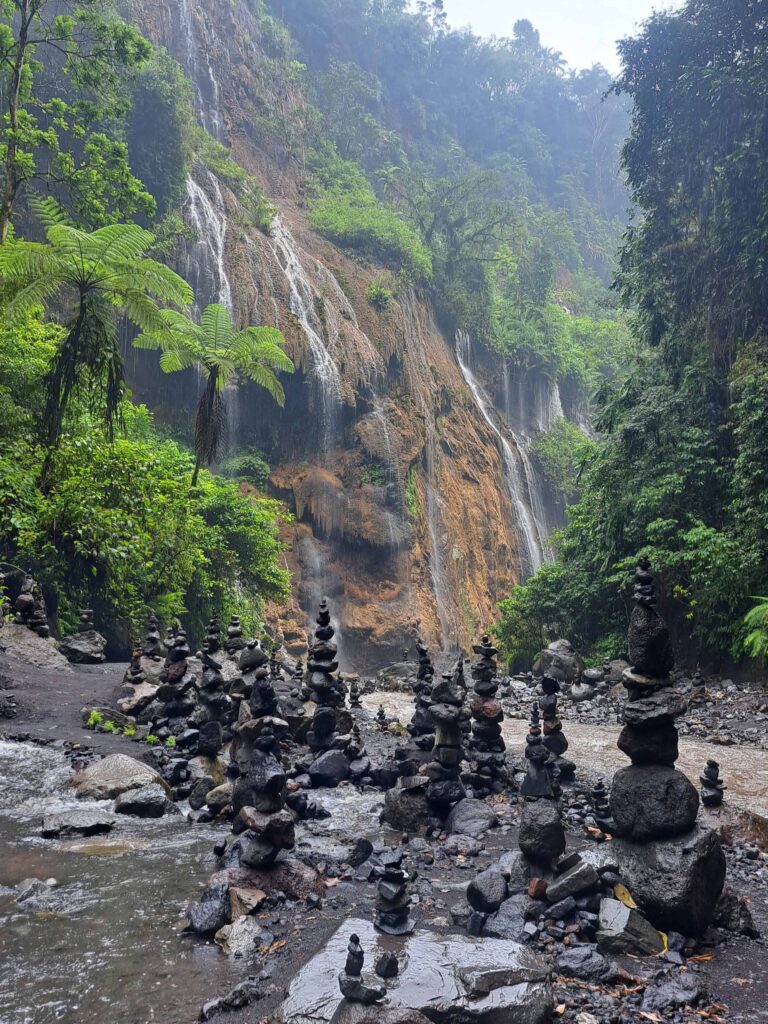 telaga biru tumpak sewu