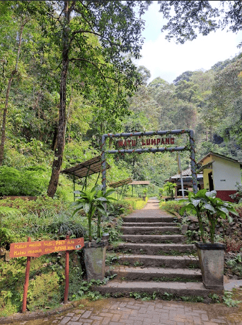 gerbang masuk coban watu ondo